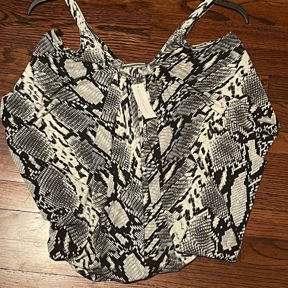 NWT. New York and company snake skin print top. Size Med. Cold shoulder